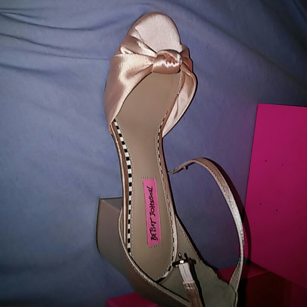 Shoes - Picture 3 of 5